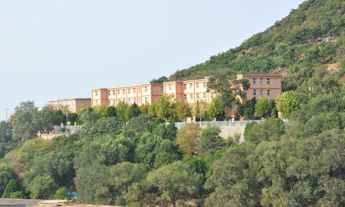 营地环境依山傍水，清新的空气