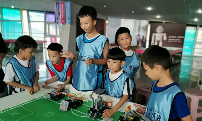 我们一起搭积木