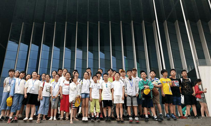 参观中国科学技术馆