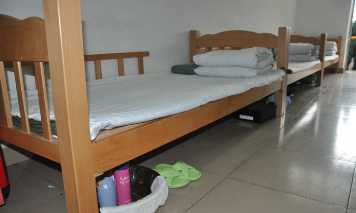 宿舍溫馨的小床