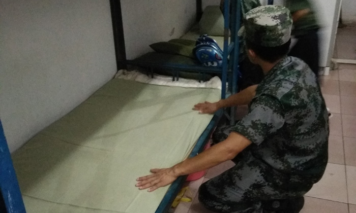 开始学习叠被子