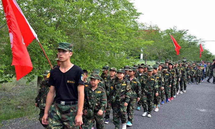 与教官以前进行外出拓展