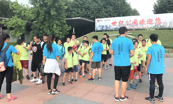 來到世紀(jì)公園