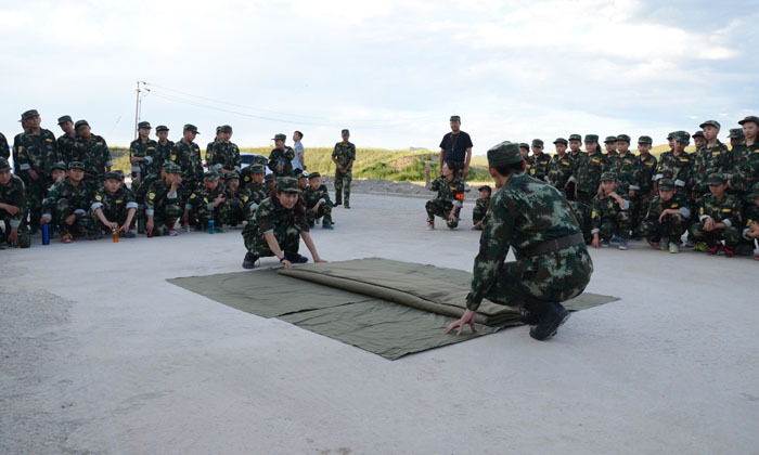 军人是如何跌被子的