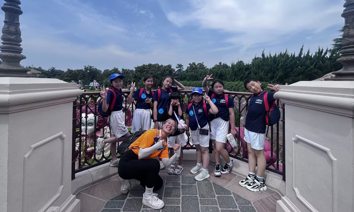 迪士尼双语合影