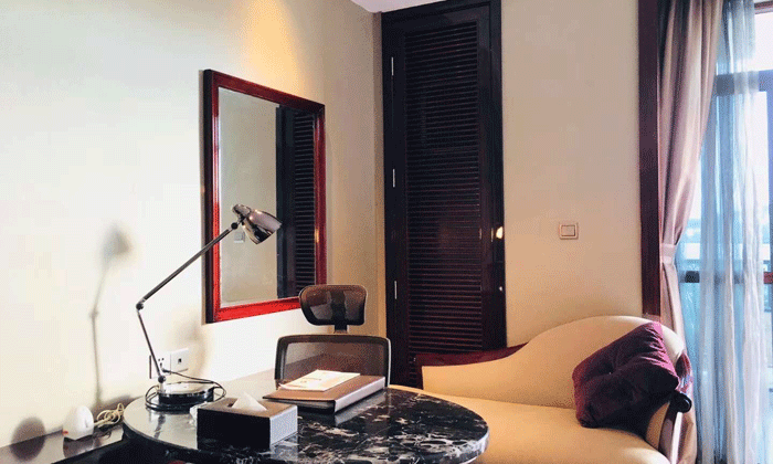 房间有桌子可以做作业