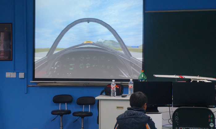 用图像显示自己的操纵航模时的快乐时光