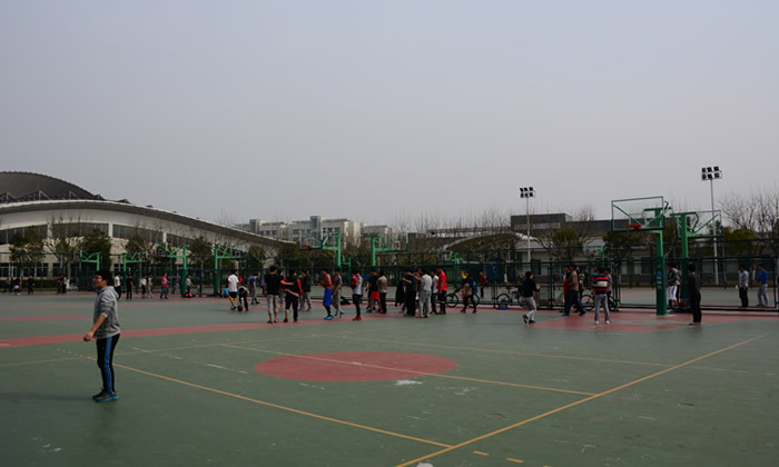 室外篮球场
