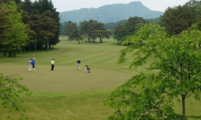 营地的高尔夫球场