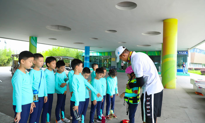 學(xué)習(xí)救生衣穿戴