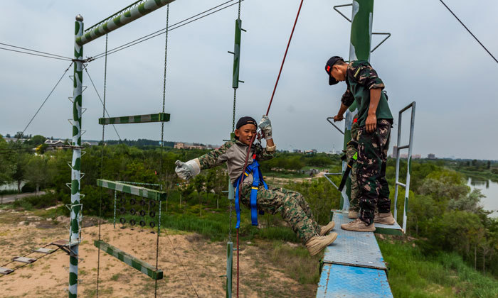 高空挑戰(zhàn)自我