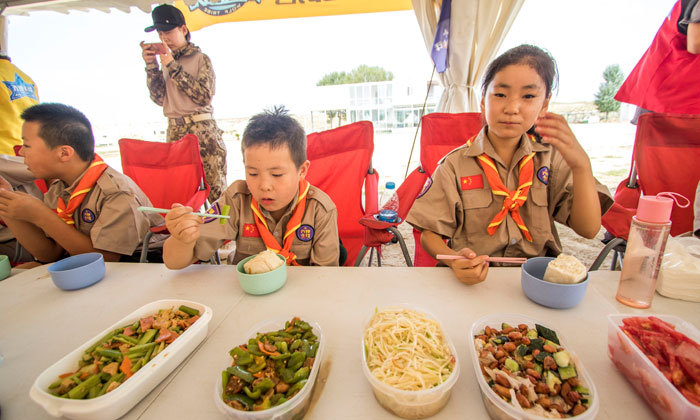 用餐（沙漠营）