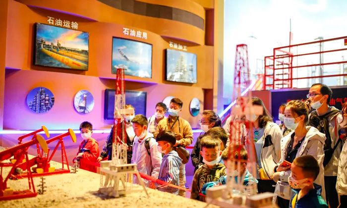 参观石油博物馆