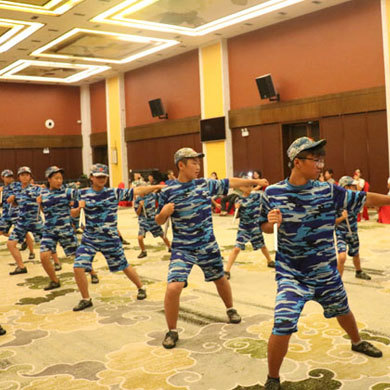 “陽光少年”勵志14天夏令營