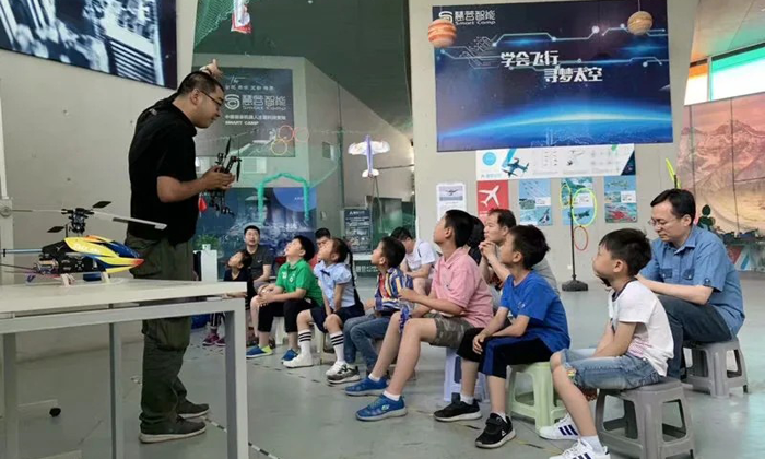 老师给我们上课