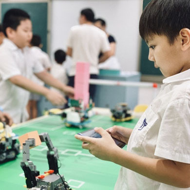 5天“AI足球少年”機器人夏令營
