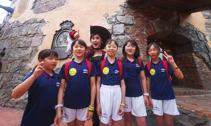 迪士尼双语合影