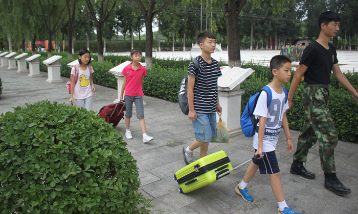 启程，来到校区