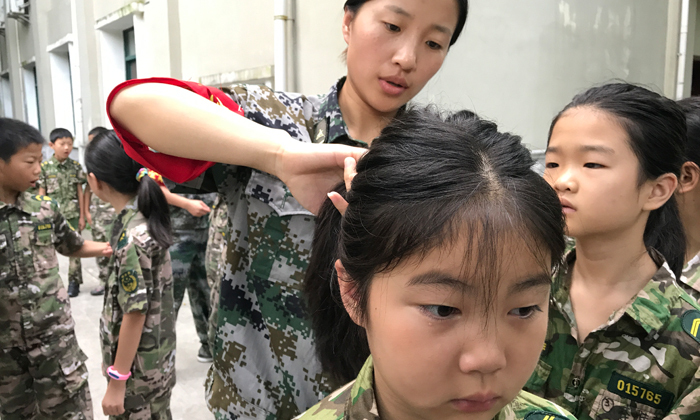 为小公主扎头发