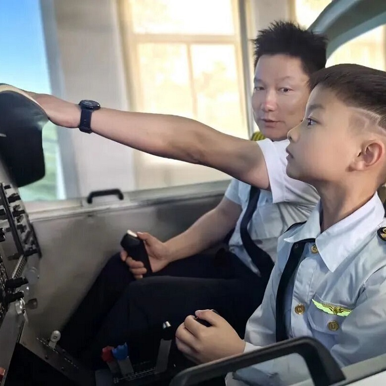1日航空科技研学营|无人机竞技闯关+全真航空职业体验+飞机模型手工创作