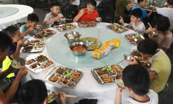 每天的飲食都是經(jīng)過嚴(yán)格處理