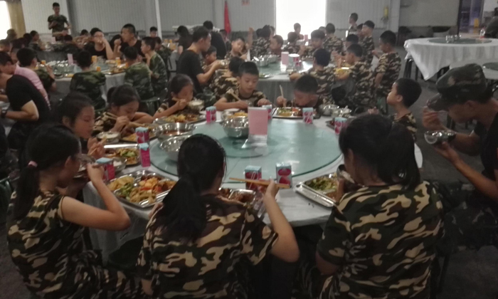 基地的飯菜非常美味