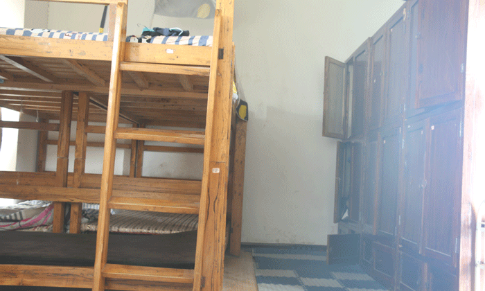 宿舍有储物的柜子