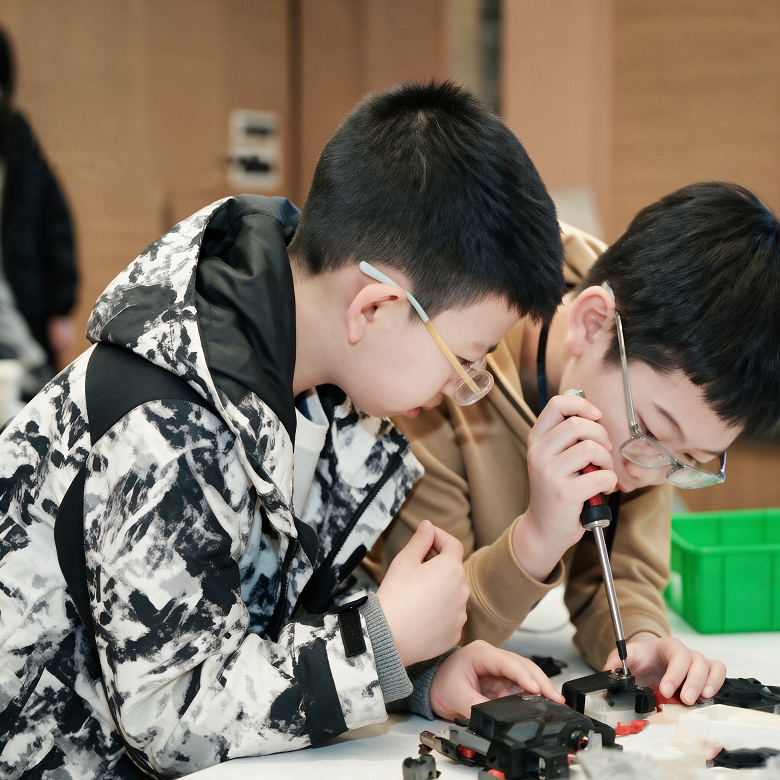 6天AI新纪元研学营【大龄版】|名校学长分享+前沿科技实操+多重官方研学证书