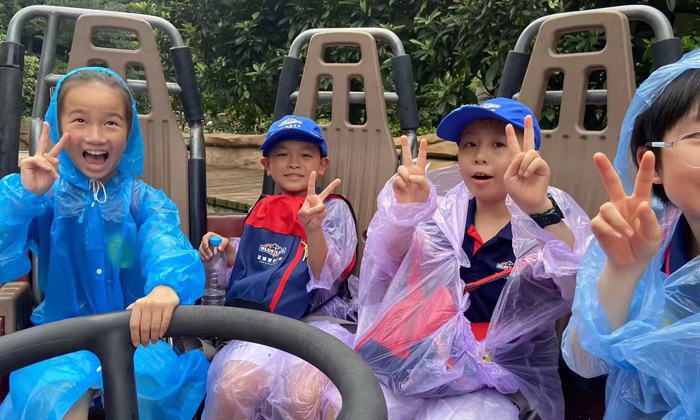 迪士尼双语合影