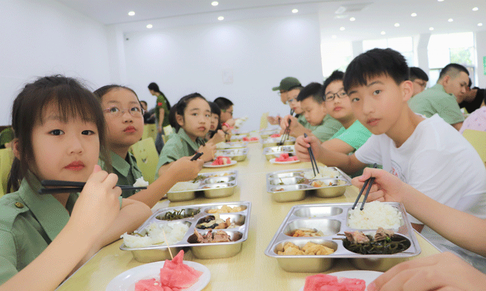 小朋友們來！看鏡頭