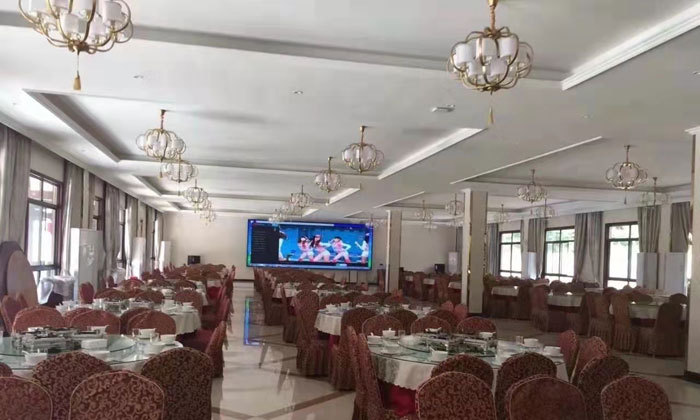 一邊吃飯一邊追劇