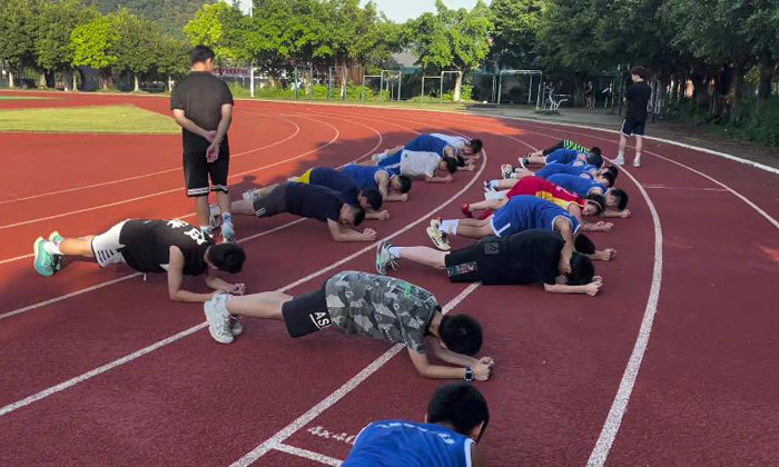 俯臥撐訓(xùn)練