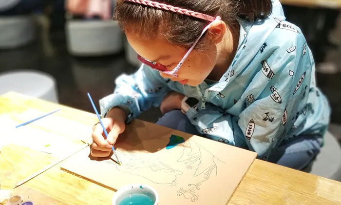 作画中-新丝路亲子游