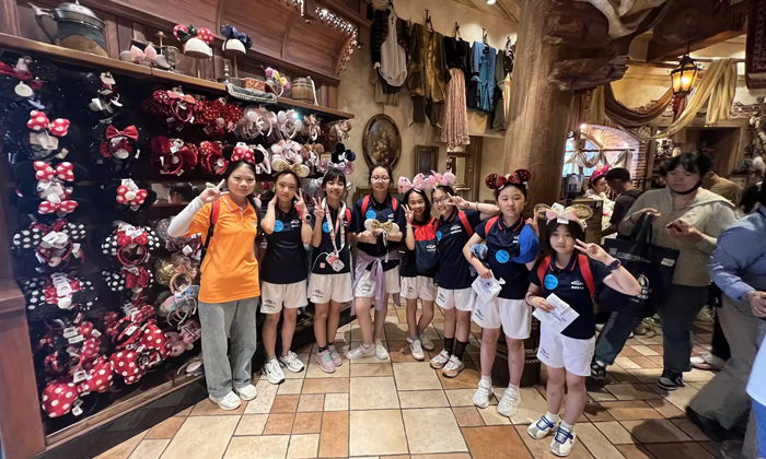 迪士尼双语合影