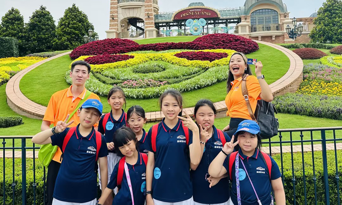 迪士尼双语合影