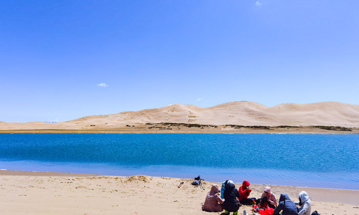 沙漠边用餐-徒步