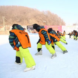 2026高档滑雪资源+增强体质|5天棋盘山（单板中级）滑雪冬令营（哈尔滨集合）