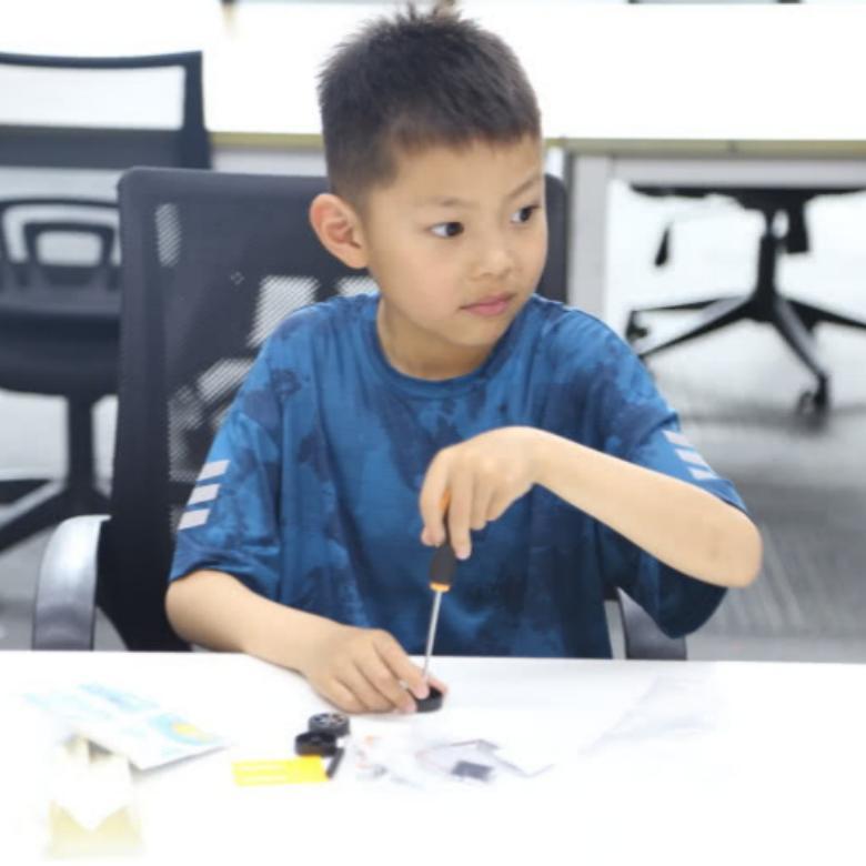 1日光电工程师营|光伏的奥秘+太阳能小作品制作+做光能使者