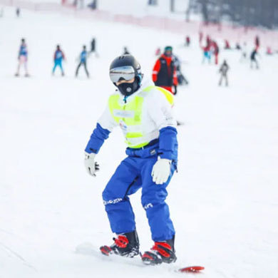 【长白山】6天雪域精灵冬令营|瑞士小镇+世界黄金粉雪带+长白山温泉+雪原徒步